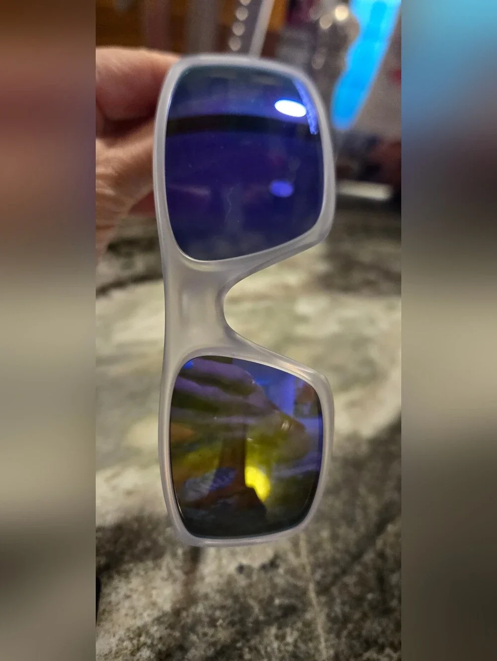 Oakley Crankshaft OO9239-09 Matte Clear Violet Iridium Polarized Sunglasses EUC